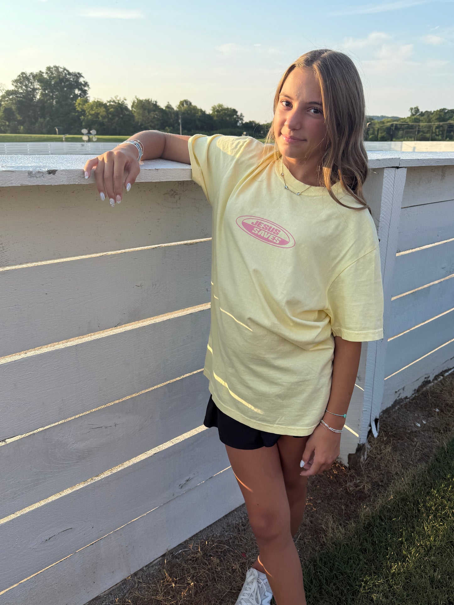 "JESUS SAVES" T- Shirt