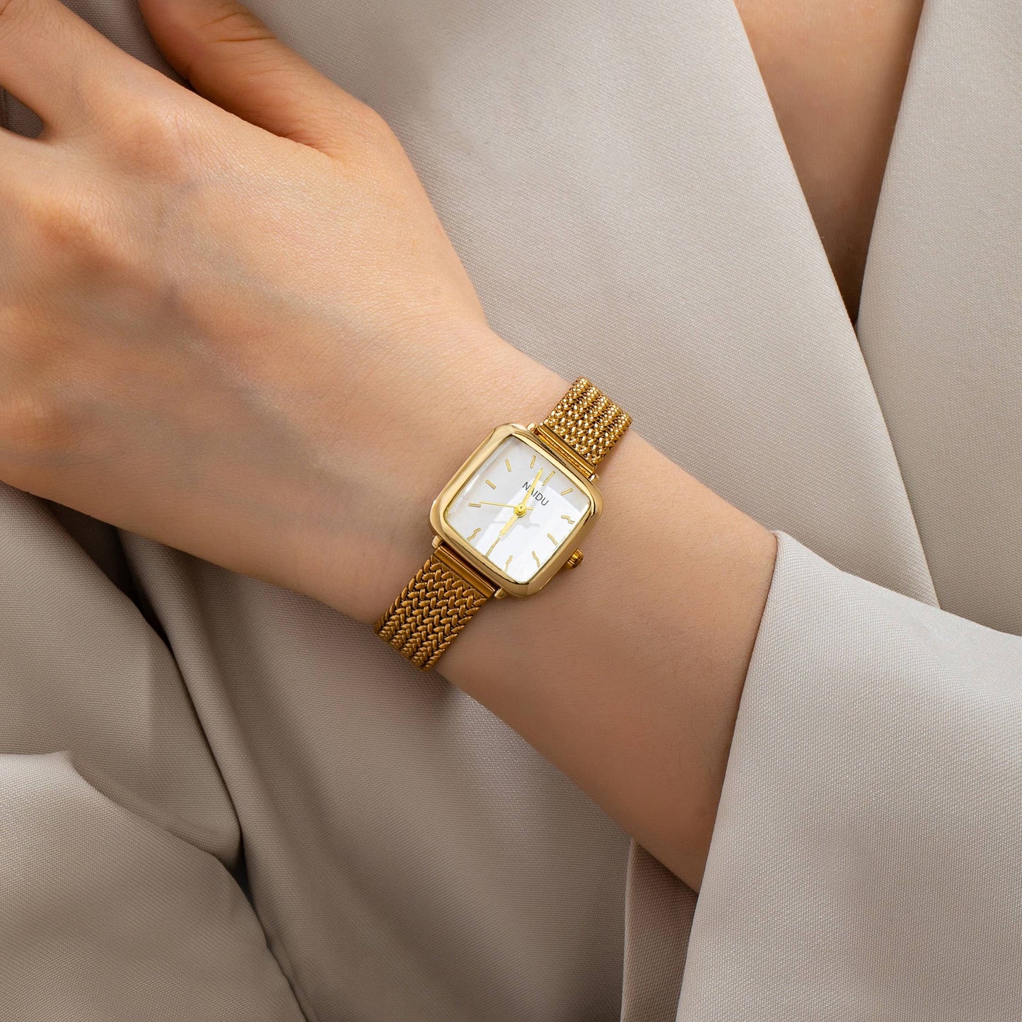 SQUARE FACED MESH BAND BRACELET WATCH