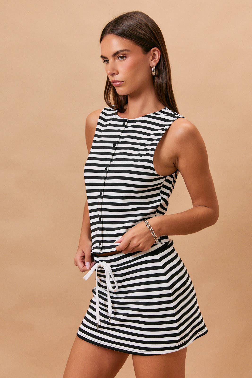 SLEEVELESS HIGH NECK TOP