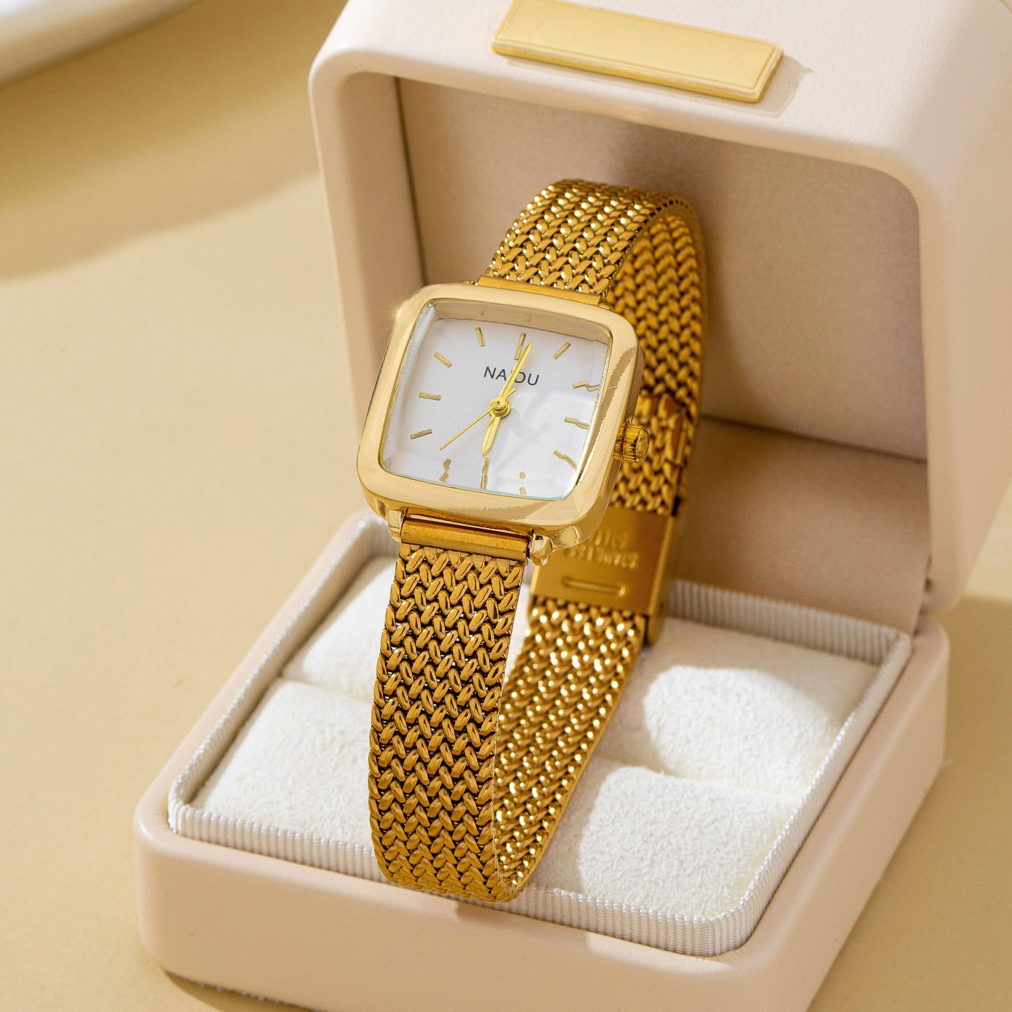 SQUARE FACED MESH BAND BRACELET WATCH