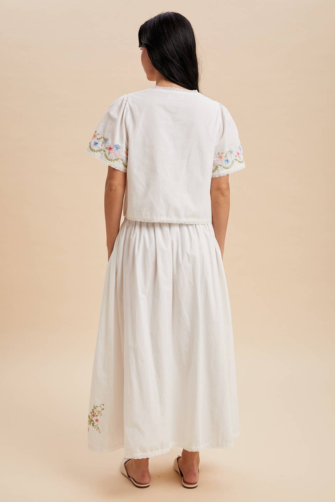 Embroidered spring set