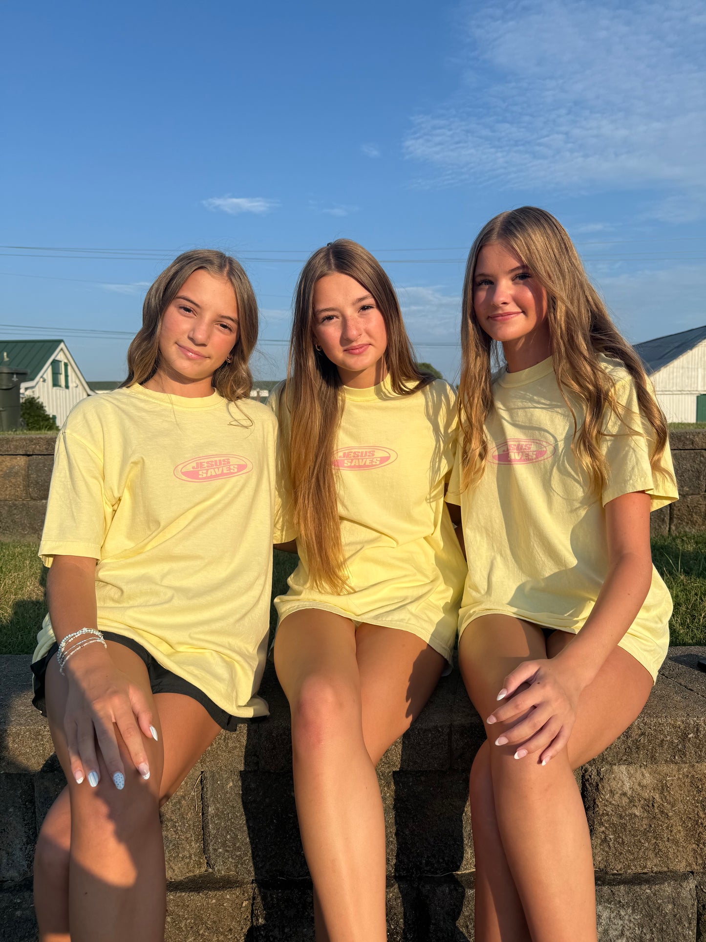 "JESUS SAVES" T- Shirt