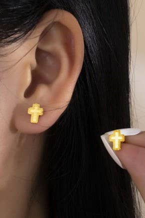 Cross studs