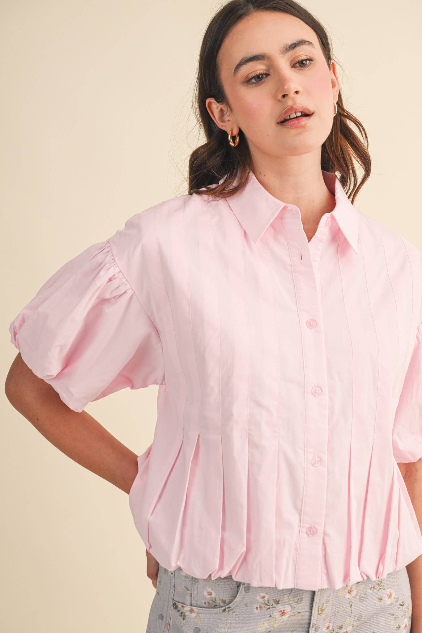 PLEATED BUBBLE HEM BUTTON DOWN TOP MTP4694: BANANA CREAM / S